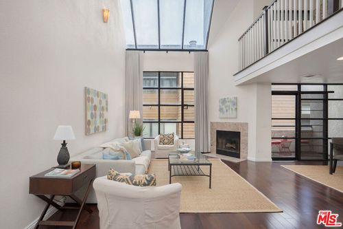 311-11636 Montana Ave, Los Angeles, CA, 90049-4961 | Card Image