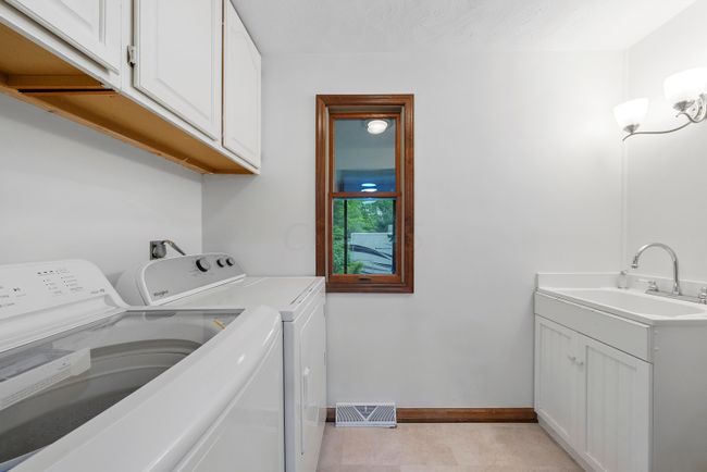 Laundry/Half Bath | Image 23