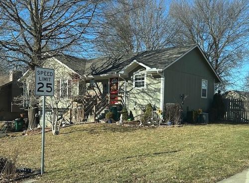 1049 Sw Twin Creek Dr, Lees Summit, MO, 64081-3215 | Card Image