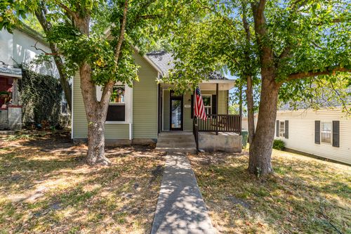 305 7th St, Monett, MO, 65708-2134 | Card Image