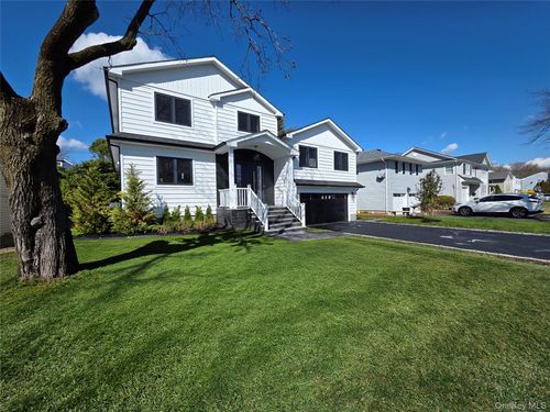 208 Wetherill Rd, Garden City, NY, 11530-1742 | Card Image
