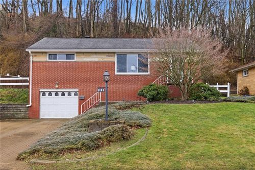 3138 Woodridge Dr, Pittsburgh, PA, 15227-1018 | Card Image