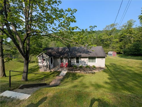 135 Hedgehog Ln, Bradford, PA, 16701-2615 | Card Image
