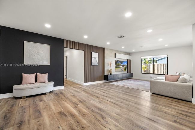 3910 Ne 27 Th Ter, House other with 4 bedrooms, 3 bathrooms and null parking in Lighthouse Point FL | Image 4