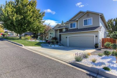 4918 Overbluff Drive, Home with 4 bedrooms, 2 bathrooms and null parking in Yakima WA | Image 2