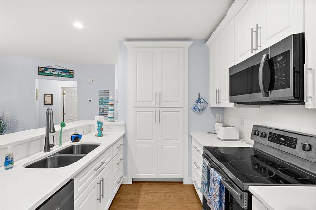 Storage and Kitchen | Image 18