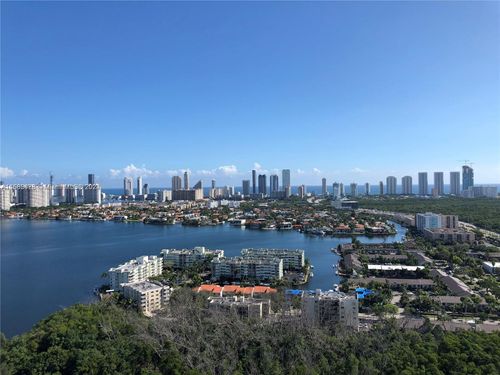 2020-16385 Biscayne Blvd, North Miami Beach, FL, 33160 | Card Image