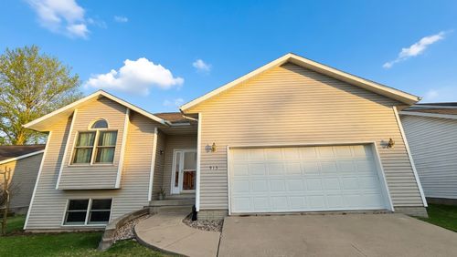 913 Ashford Dr Ne, Cedar Rapids, IA, 52402-7345 | Card Image