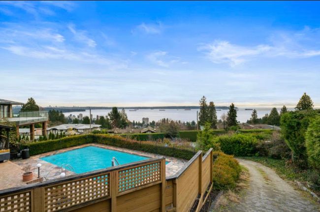 1925 Russet Way, House other with 5 bedrooms, 2 bathrooms and 6 parking in West Vancouver BC | Image 12