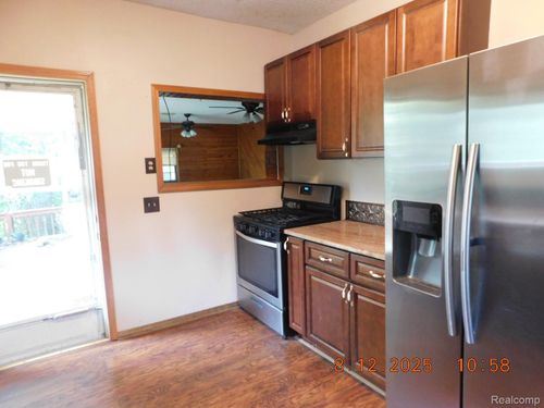 207 Garden Ln, Fowlerville, MI, 48836-9012 | Card Image