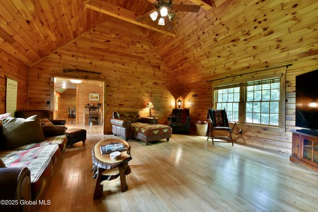 1370 Living Rm | Image 36