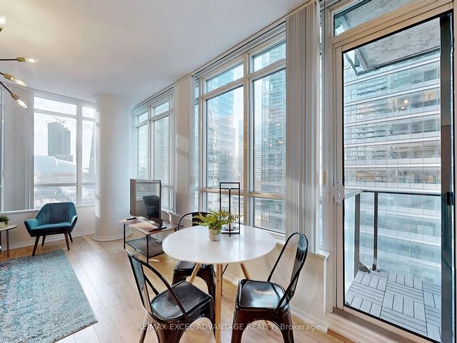 1305 - 65 Bremner Blvd, Condo with 3 bedrooms, 2 bathrooms and null parking in Toronto ON | Image 5