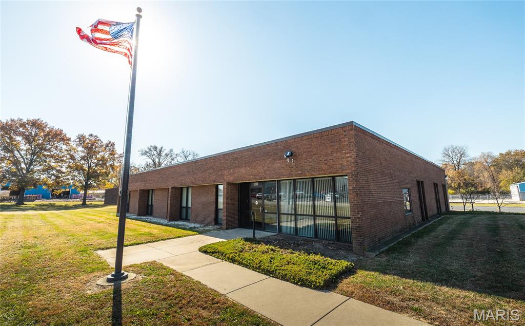 4436 Industrial Dr, Alton, IL 62002