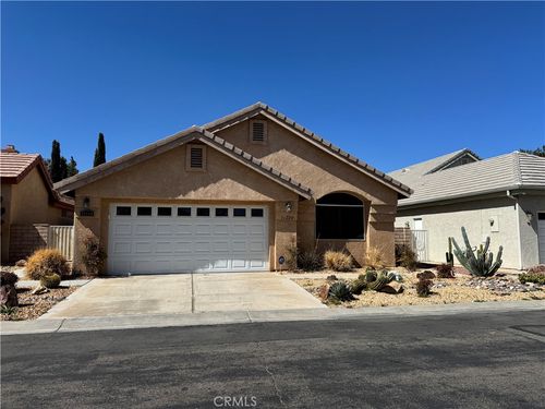 11220 Country Club Dr, Apple Valley, CA, 92308-9318 | Card Image