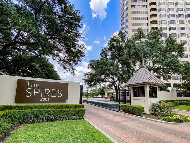 Gated entry at The Spires | Image 11
