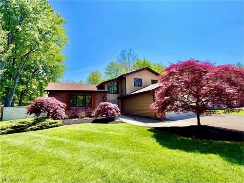 5275 Lenore Dr, Mentor, OH, 44060-1647 | Card Image