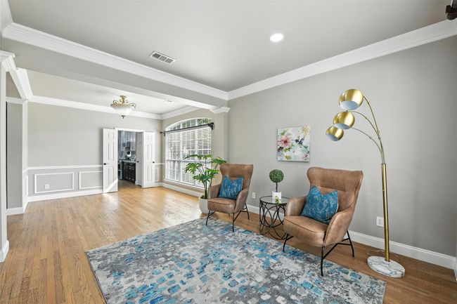 Extra Living Area in Dining Room | Image 14