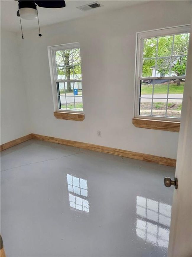 705 Pleasant St, Home with 0 bedrooms, 0 bathrooms and 4 parking in Odessa MO | Image 5