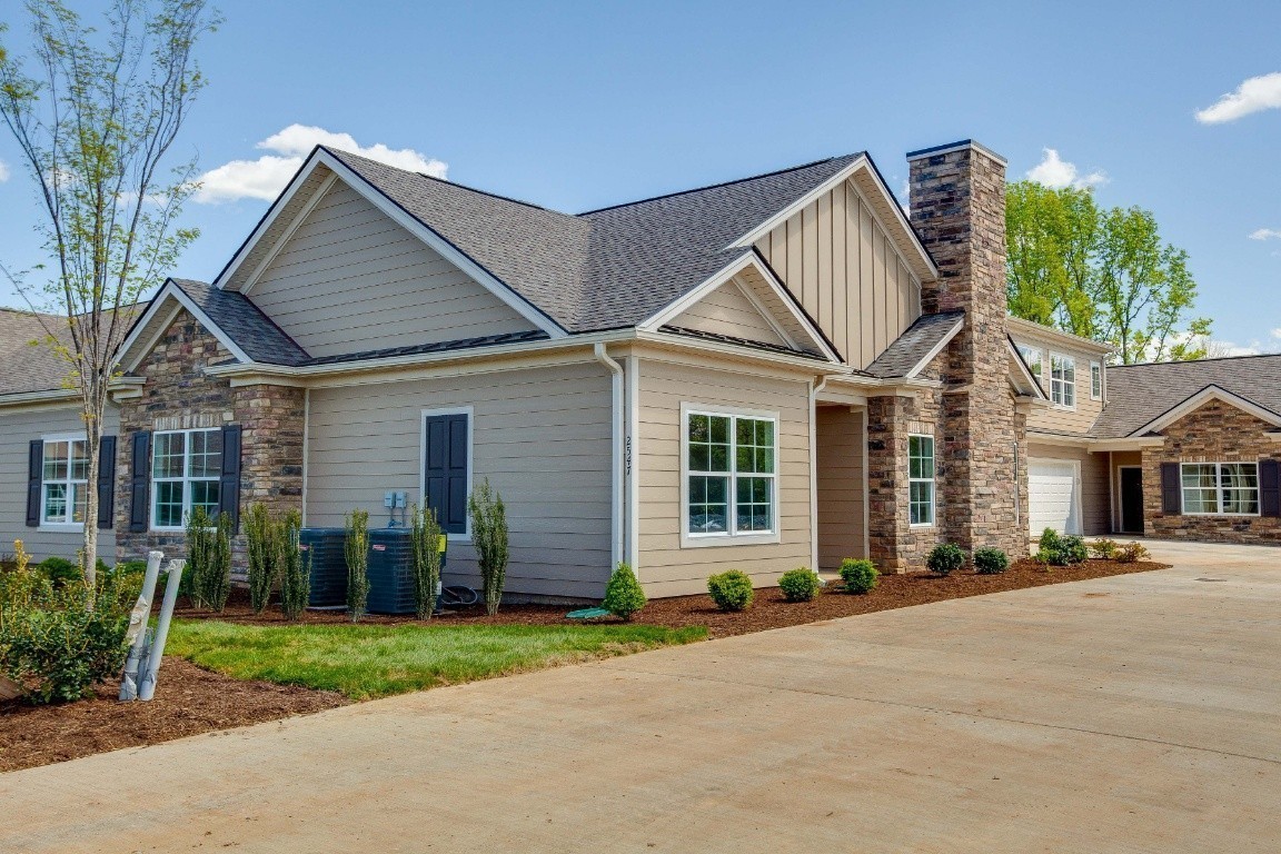Stonecenter Ln, Murfreesboro, TN 37128