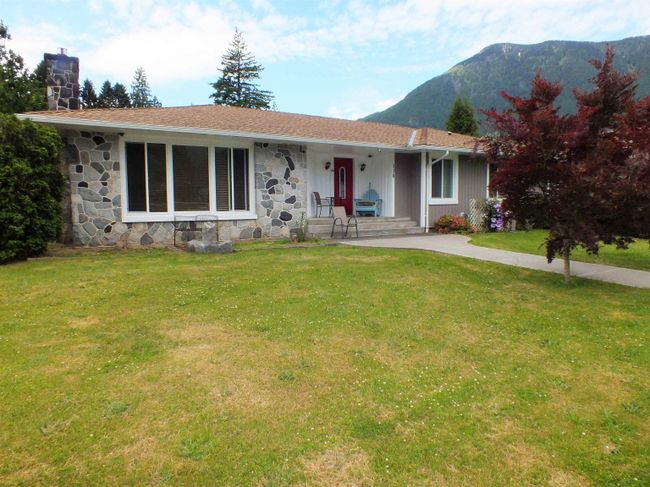 538 3rd Avenue, House other with 4 bedrooms, 3 bathrooms and 8 parking in Hope BC | Image 1