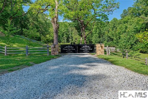 4017 Canada Rd, Tuckasegee, NC, 28783-9747 | Card Image
