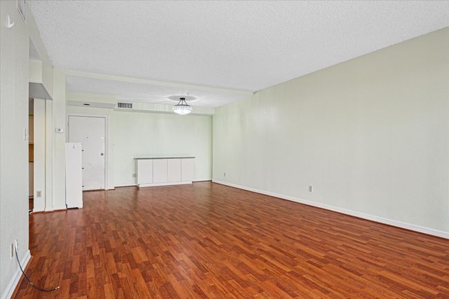 Living Room | Image 5