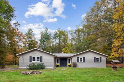 Ranch-style house with a front yard | Image 1