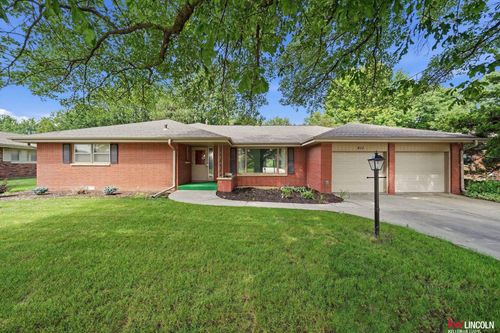 511 Lakewood Dr, Lincoln, NE, 68510-2421 | Card Image