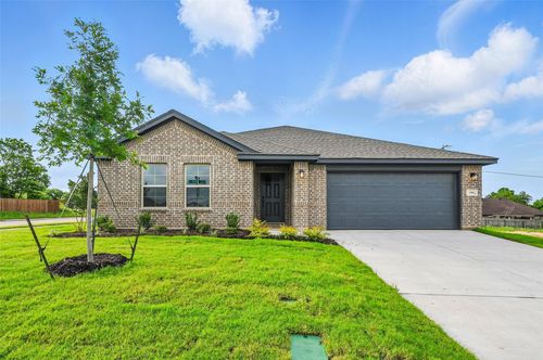 1401 Quail Creek Dr, Cleburne, TX, 76033-5299 | Card Image