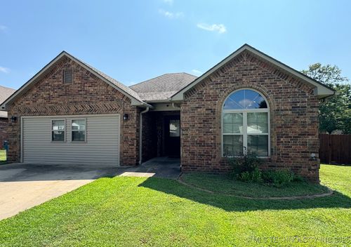 1002 E Creek Ave, McAlester, OK, 74501-6946 | Card Image