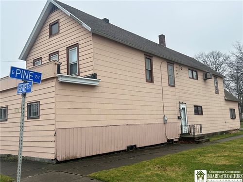 35 Genet St, Dunkirk, NY, 14048-1119 | Card Image