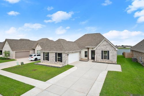 41241 Coastline Ave, Gonzales, LA, 70737-8639 | Card Image