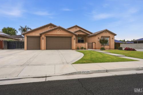 10300 Silverthorne Drive, Bakersfield, CA, 93314 | Card Image