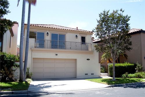 5720 Malaga Pl, Long Beach, CA, 90814-3222 | Card Image