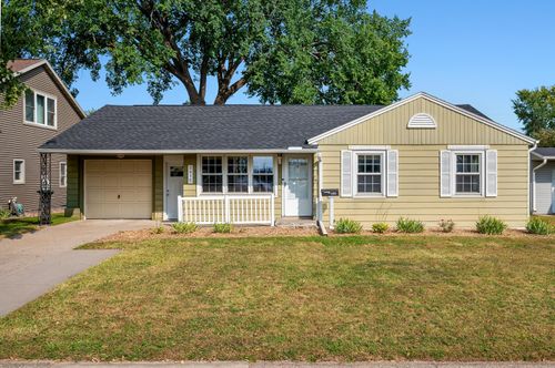 2415 Losey Blvd S, La Crosse, WI, 54601-6822 | Card Image