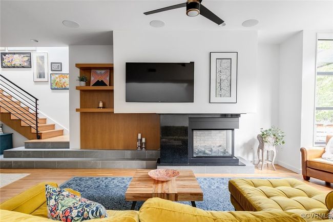 The chic ceiling fan draws the eye up to the lofty ceilings. | Image 8