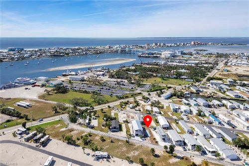 52 Oyster Bay Ln, FORT MYERS BEACH, FL, 33931-2939 | Card Image