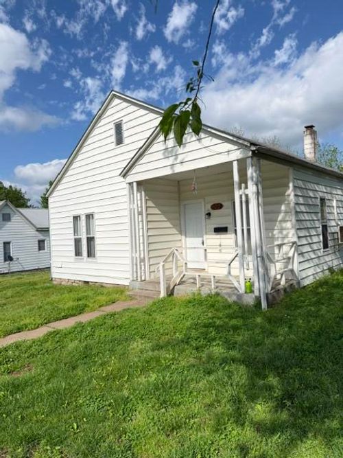 907 Young St, Neosho, MO, 64850-1253 | Card Image