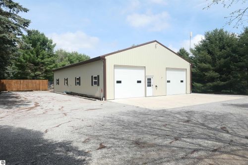 6264 Wildwood Dr, Elwell, MI, 48832-9504 | Card Image