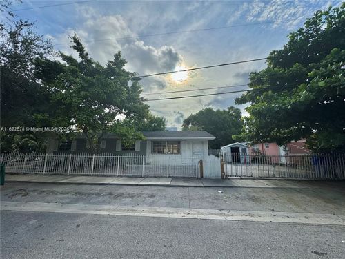 901 Nw 55th St, Miami, FL, 33127-1827 | Card Image