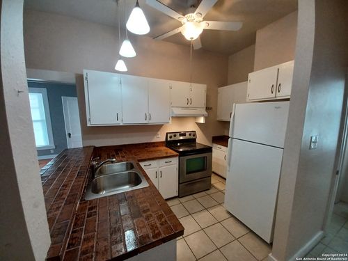 apt-4-124 W Mistletoe Ave, San Antonio, TX, 78212-4394 | Card Image