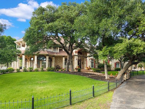 8040 Rolling Acres Trl, Fair Oaks Ranch, TX, 78015-4039 | Card Image