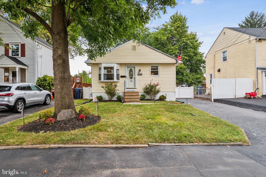 Walnut Rd, Wallingford, PA 19086