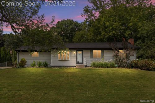 8045 Hillandale Dr, Clarkston, MI, 48348-3959 | Card Image