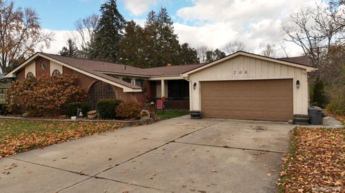 206 Wellington Cres, Mount Clemens, MI, 48043-2947 | Card Image