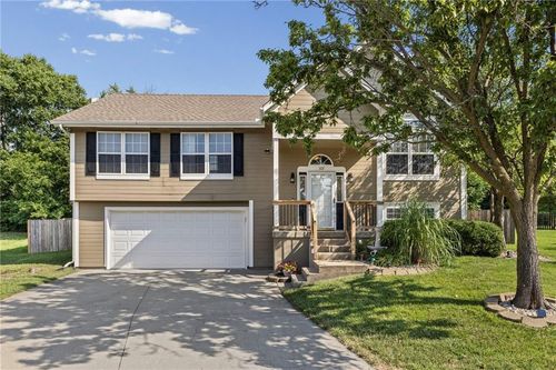 1109 Nw Creekside Court, Blue Springs, MO, 64015 | Card Image