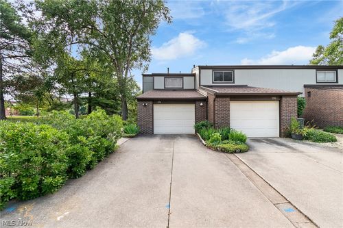 174 St. Clair Drive, Akron, OH, 44307 | Card Image