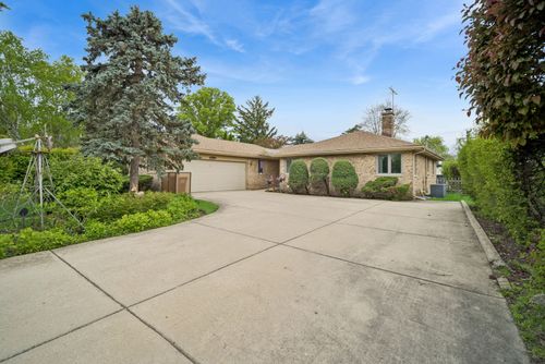 484 Springhill Dr, Roselle, IL, 60172-2541 | Card Image