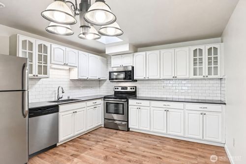 n1-14600 Se 176th St, Renton, WA, 98058-8922 | Card Image