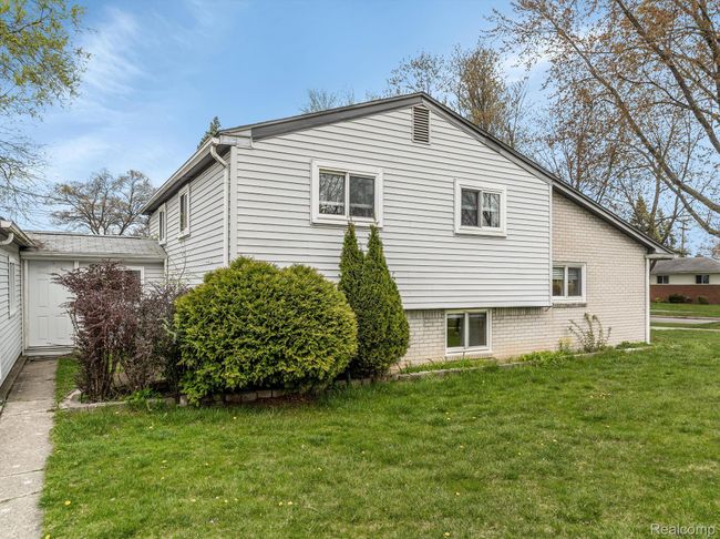 31209 Blair Dr, House other with 3 bedrooms, 2 bathrooms and null parking in Warren MI | Image 23